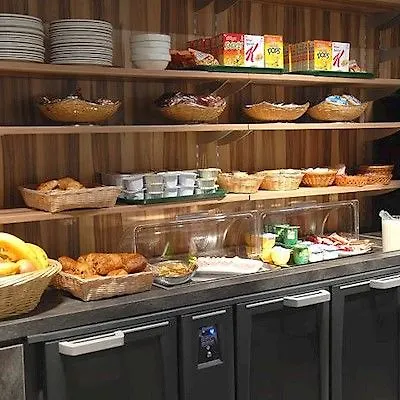 阿卡得酒店 3* 卢德