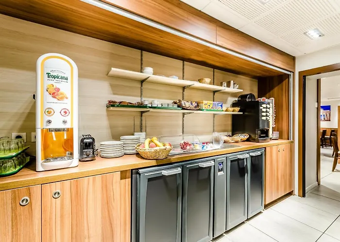 阿卡得酒店 3* 卢德